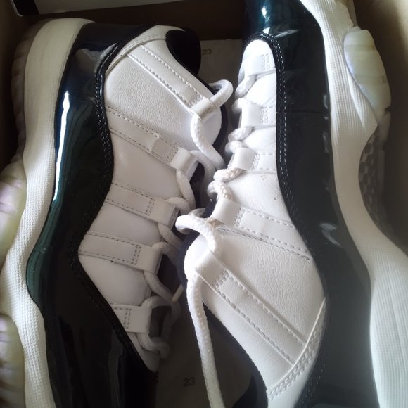 Easter 🐰 Jordan 11s EUC - Picture 3 of 6